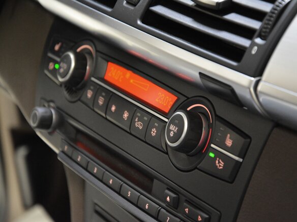 2008 BMW X5 4.8i II (E70), белый - вид 18