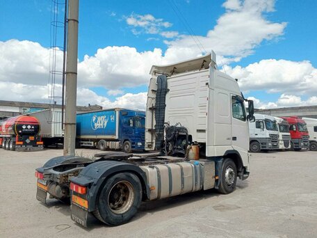 2013 Volvo FH, белый, 3500000 рублей, вид 3