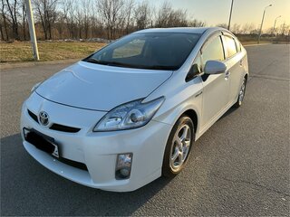 2010 Toyota Prius III (XW30), белый, 1155000 рублей, вид 1