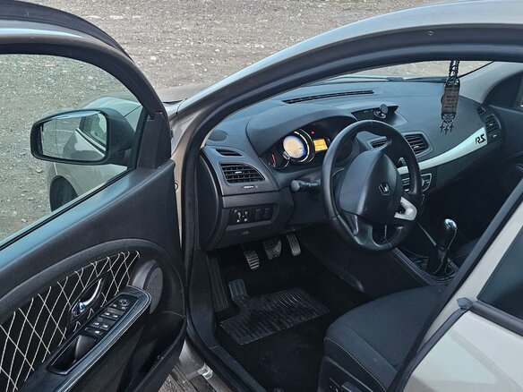 2012 Renault Fluence I, бежевый, 600000 рублей - вид 4