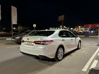 2021 Toyota Camry VIII (XV70), белый, 3970000 рублей, вид 4