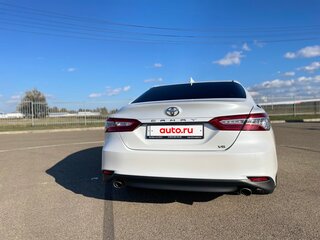 2019 Toyota Camry VIII (XV70), белый, 3050000 рублей, вид 2