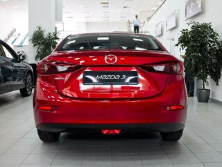 2018 Mazda 3 III (BM) Рестайлинг, красный, 2000000 рублей, вид 4