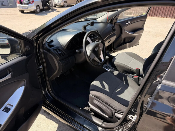 2011 Hyundai Solaris I, чёрный, 890000 рублей - вид 9
