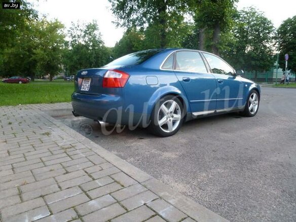 2003 Audi A4 II (B6), синий