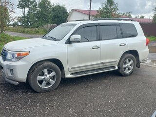 2013 Toyota Land Cruiser 200 Series Рестайлинг 1, белый, 4000000 рублей, вид 4