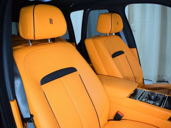 2022 Rolls-Royce Cullinan Black Badge I (Series I), чёрный, 44150496 рублей - вид 10