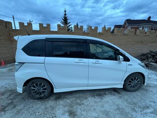 2012 Honda Freed I Рестайлинг, белый, 1320000 рублей, вид 3