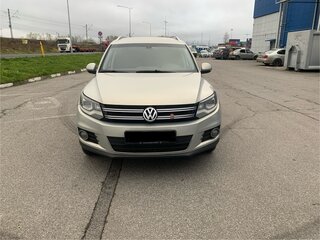 2013 Volkswagen Tiguan I Рестайлинг, серебристый, 2100000 рублей, вид 1
