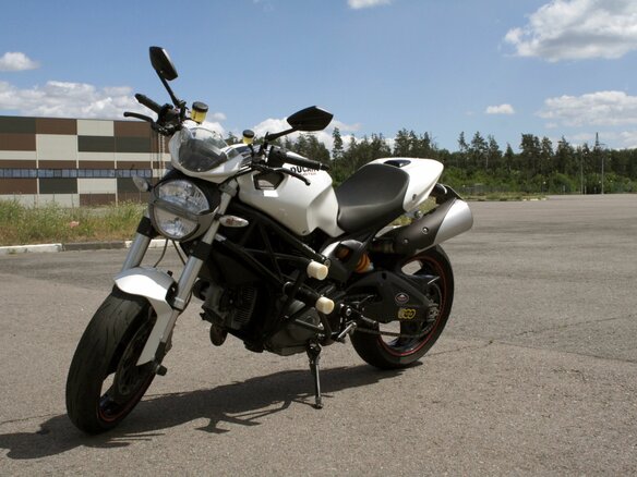 2009 Ducati Monster 696, белый - вид 3