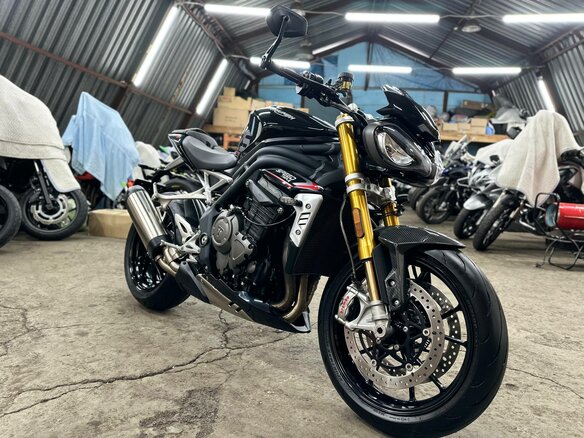 2021 Triumph Speed Triple, чёрный, 1390000 рублей