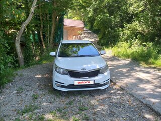 2015 Kia Rio III Рестайлинг, белый, 465000 рублей, вид 3