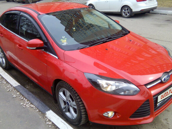 2011 Ford Focus III, красный - вид 1