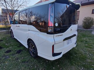2016 Honda Stepwgn V, белый, 2560000 рублей, вид 4