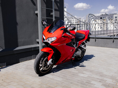 2014 Honda VFR 800, красный, 818955 рублей, вид 4