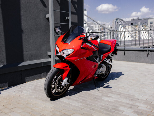 2014 Honda VFR 800, красный, 814312 рублей - вид 3