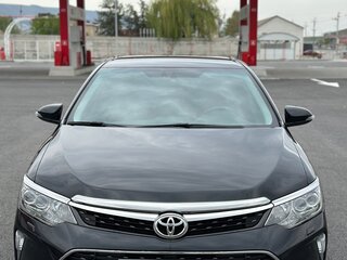2017 Toyota Camry VII (XV50) Рестайлинг 2, чёрный, 3250000 рублей, вид 3