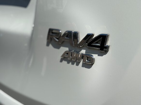 2017 Toyota RAV4 IV (XA40) Рестайлинг, белый, 2550000 рублей - вид 14