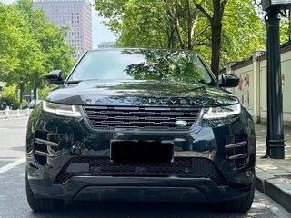 2026 Land Rover Range Rover Evoque II Рестайлинг, чёрный, 5629407 рублей, вид 3
