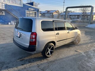 2011 Toyota Succeed I, серебристый, 900000 рублей, вид 2