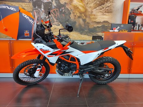 2025 KTM 390 Adventure R, оранжевый, 889000 рублей, вид 2