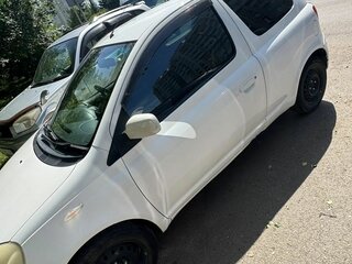2002 Toyota Vitz I (P10), белый, 300000 рублей, вид 5