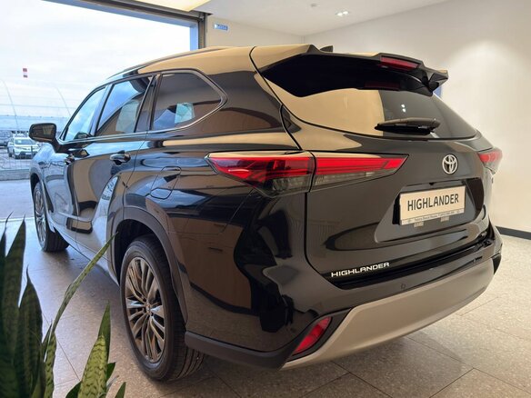 2025 Toyota Highlander IV (XU70), чёрный - вид 4