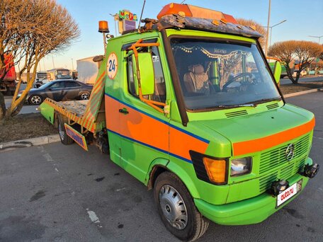 1986 Mercedes-Benz T1, зелёный, 750000 рублей, вид 3