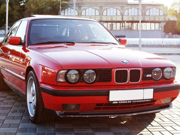 1993 BMW M5 II (E34), красный