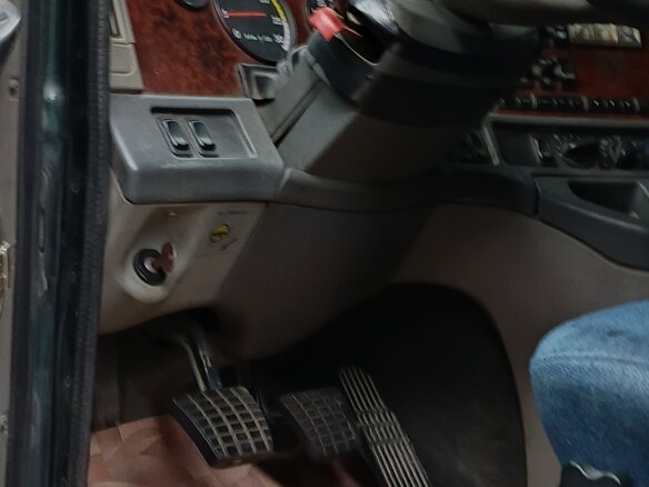 2003 Freightliner Century Class, зелёный, 2000000 рублей - вид 17
