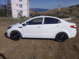 2014 Kia Rio 6-speed III, белый, 825000 рублей, вид 5