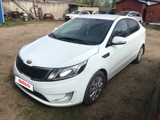 2013 Kia Rio 5-speed III, белый, 690000 рублей, вид 1
