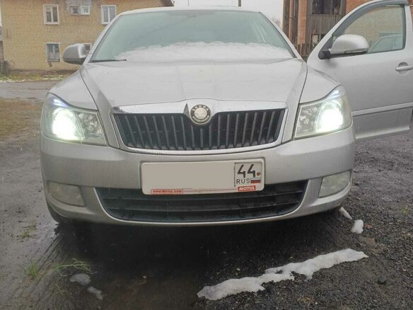 2010 Skoda Octavia II (A5) Рестайлинг, серебристый, 680000 рублей - вид 1
