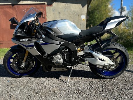 2015 Yamaha YZF-R1, серебристый, 1749999 рублей, вид 2