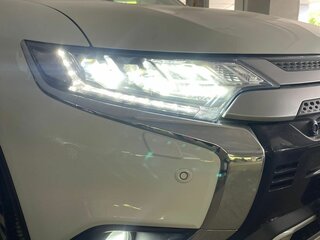 2019 Mitsubishi Outlander III Рестайлинг 3, белый, 3500000 рублей, вид 3
