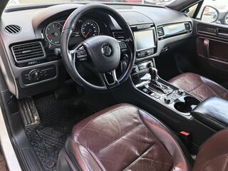 2010 Volkswagen Touareg II, белый, 1799000 рублей, вид 5