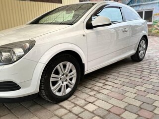 2011 Opel Astra GTC H Рестайлинг, белый, 715000 рублей, вид 1