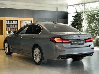 2022 BMW 5 серии 530i xDrive VII (G30/G31/G38) Рестайлинг, серый, 4590000 рублей, вид 5