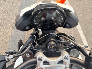 2024 Triumph Street Triple, белый, 1150000 рублей, вид 4