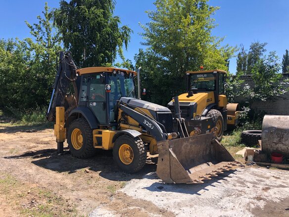 2011 John Deere 325J - вид 2
