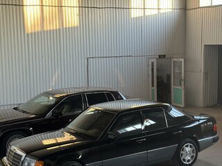 1992 Mercedes-Benz W124 300, чёрный, 2000000 рублей, вид 4