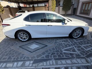 2021 Toyota Camry VIII (XV70), белый, 3500000 рублей, вид 4