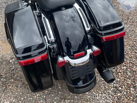 2018 Harley-Davidson Street Glide, чёрный, 1215000 рублей, вид 2