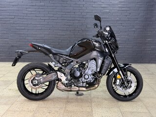 2021 Yamaha MT-09 (FZ-09), чёрный, 1055000 рублей, вид 3