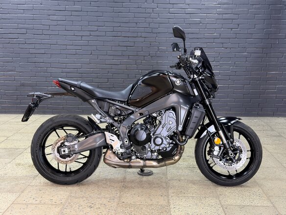2021 Yamaha MT-09 (FZ-09), чёрный, 1055000 рублей - вид 2