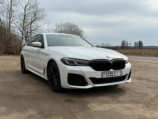 2020 BMW 5 серии 540i VII (G30/G31/G38) Рестайлинг, белый, 4500000 рублей, вид 4