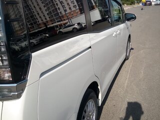2014 Toyota Voxy III (R80), белый, 2099500 рублей, вид 3