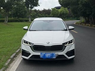 2021 Skoda Octavia IV (A8), белый, 1680000 рублей, вид 3