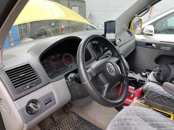 2004 Volkswagen Multivan T5, жёлтый, 1350000 рублей - вид 9
