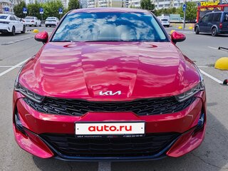 2021 Kia K5 III, красный, 3150000 рублей, вид 1